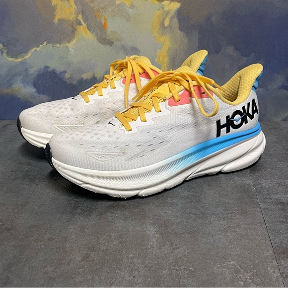 Hoka One One Clifton 9 Women's White Running Shoes Size 7B - Picture 2 of 16